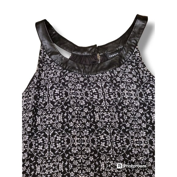 Torrid Black White Floral Leather Halter Hi-Lo Hem Lined Sleeveless Top - Size 2 - Picture 6 of 8